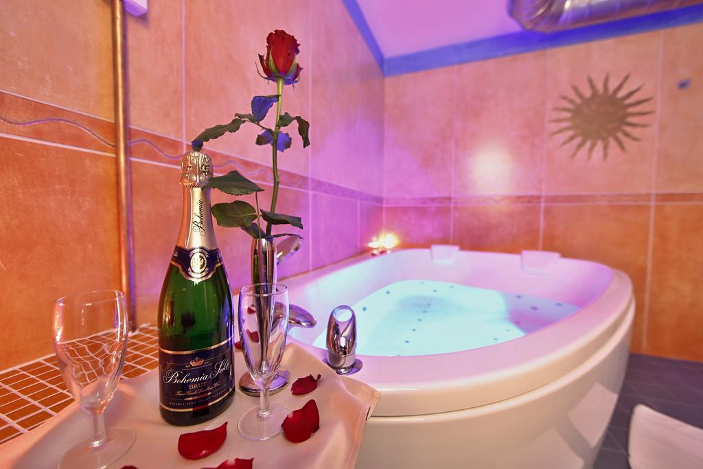 U Pava Hotel Praha Bagian luar foto