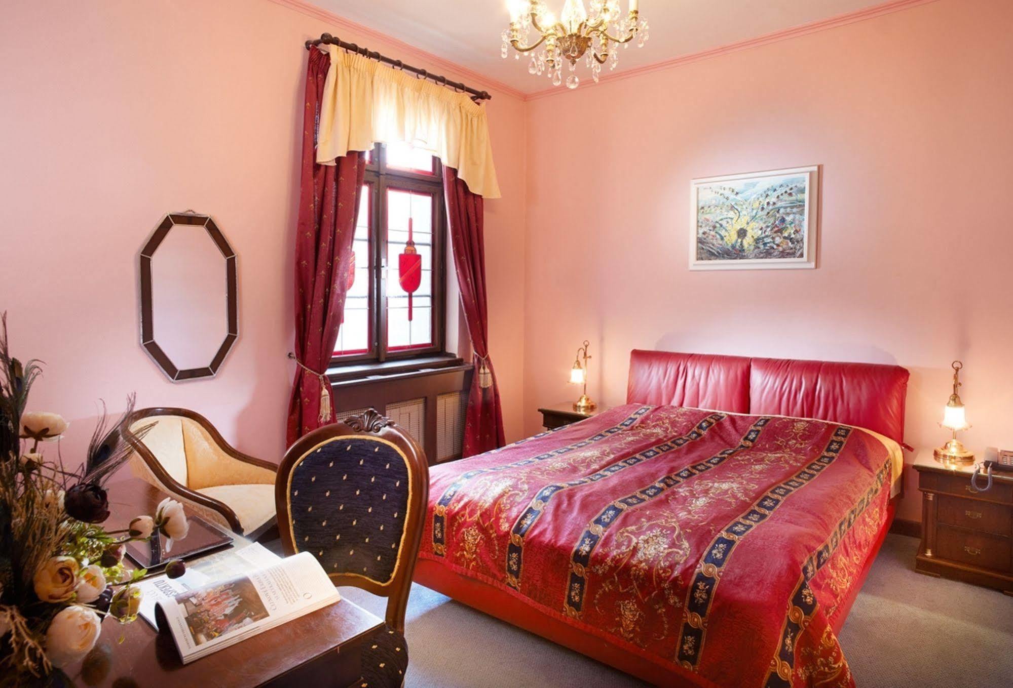 U Pava Hotel Praha Bagian luar foto