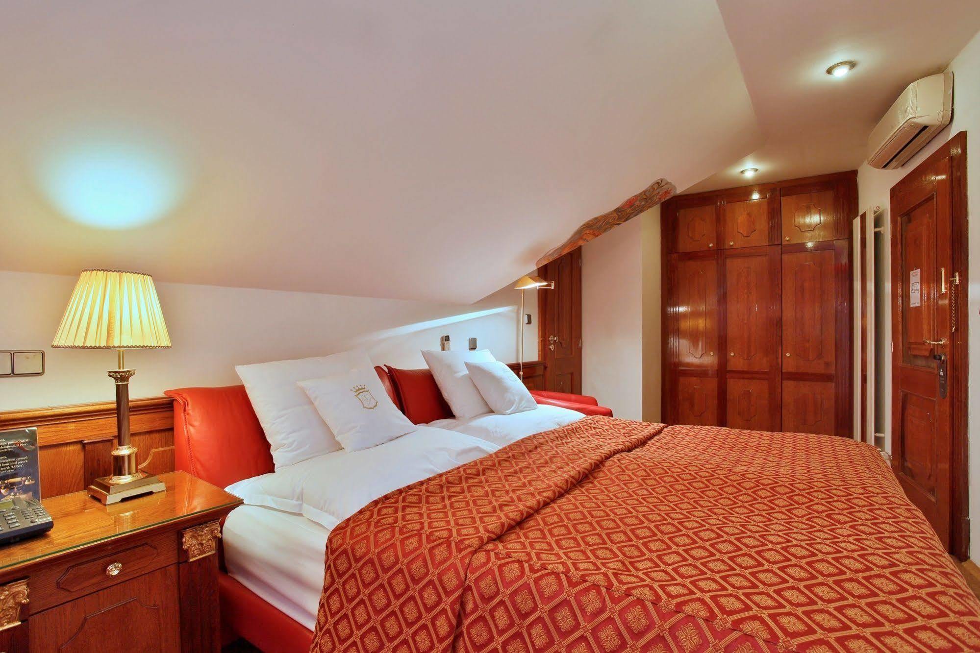 U Pava Hotel Praha Bagian luar foto
