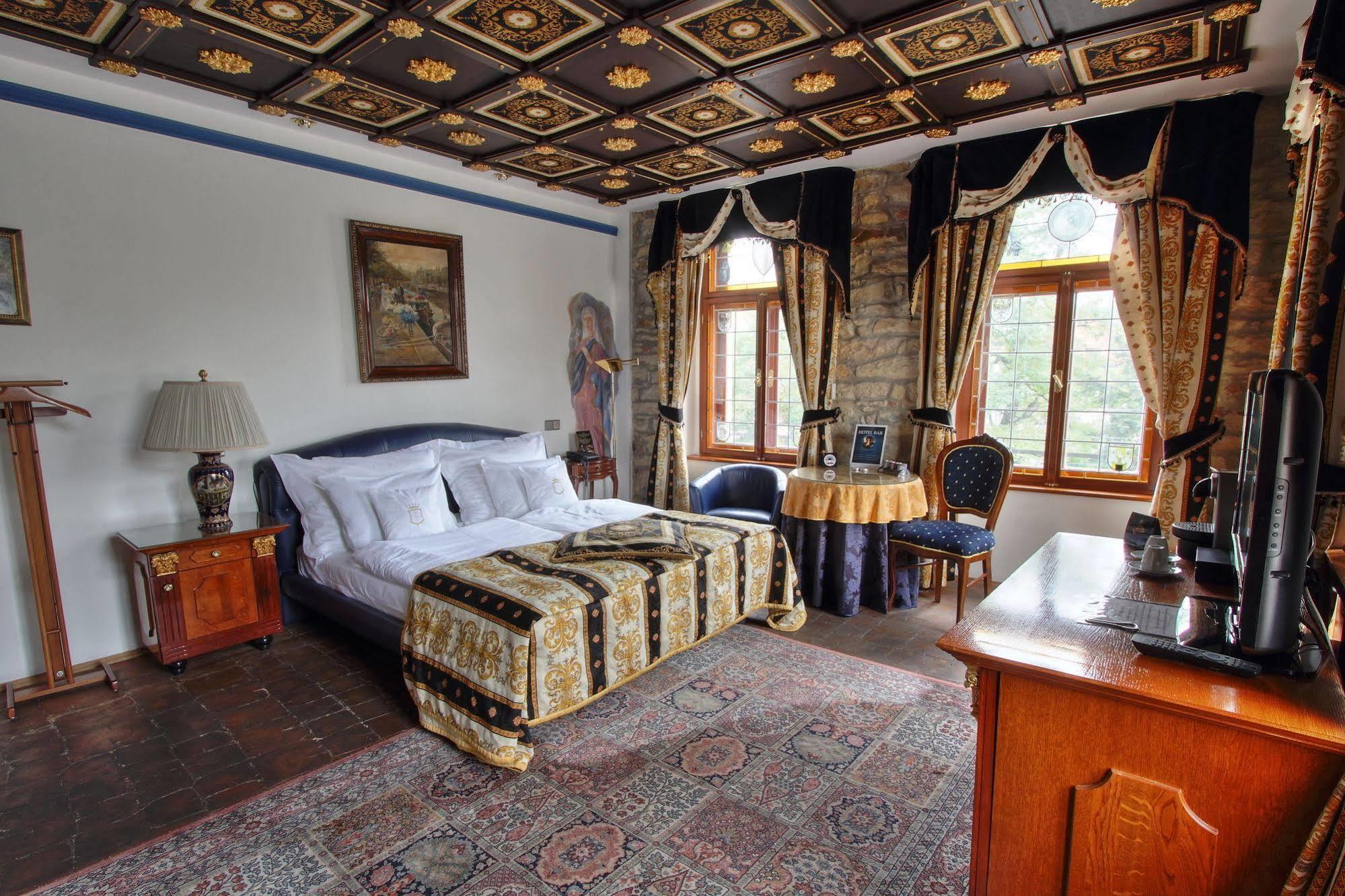 U Pava Hotel Praha Bagian luar foto